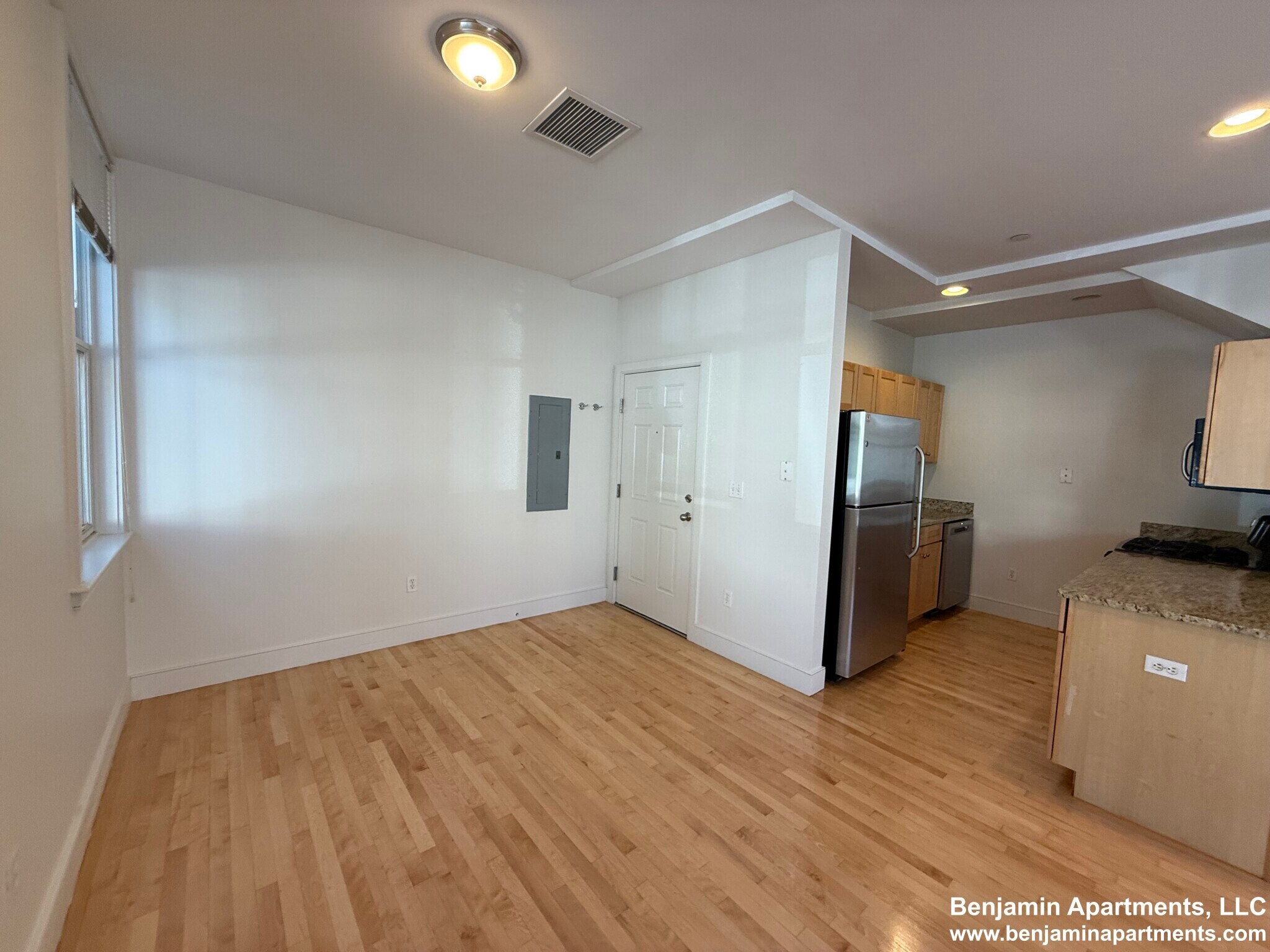 Building Photo - 108 2nd St