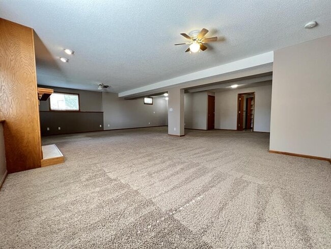 Building Photo - 2305 Eastlawn Dr