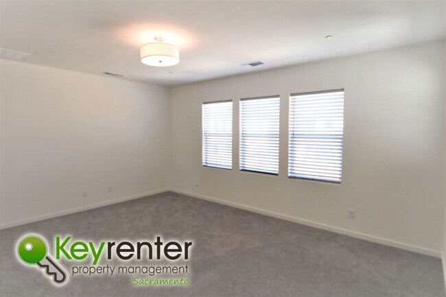 Building Photo - 4684 Flagstaff Dr