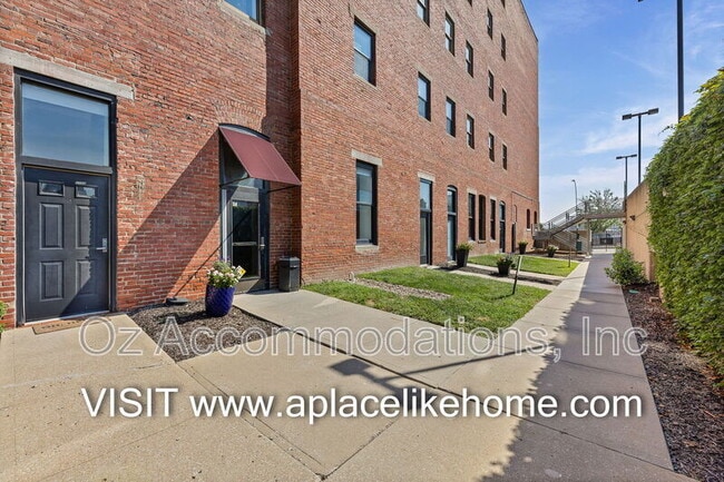 Building Photo - 609 Central St