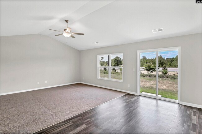 Building Photo - 807 Red Berry Ln