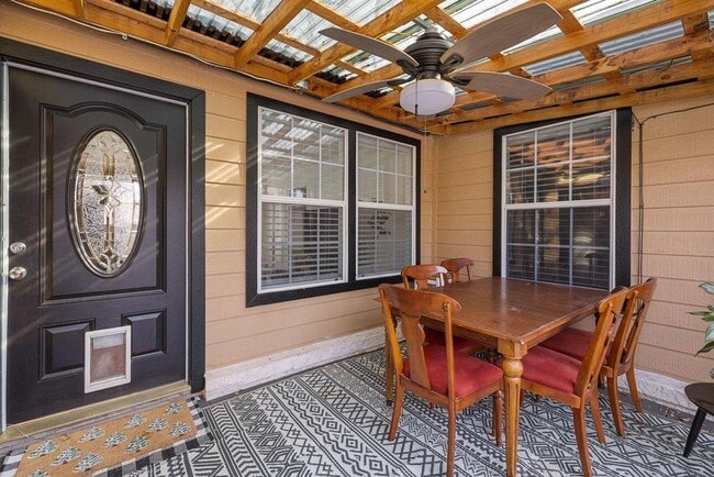 Building Photo - 1501 Broadmoor Dr