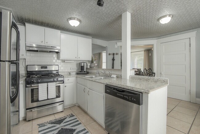 Building Photo - 4416 Terrace St
