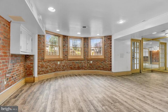 Building Photo - 1118 Girard St NW