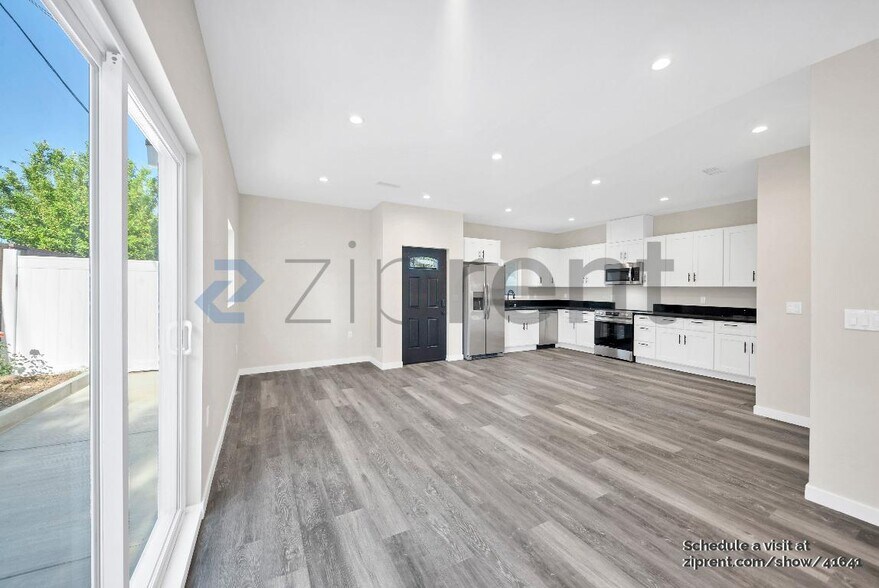 Building Photo - 22657 Strathern St