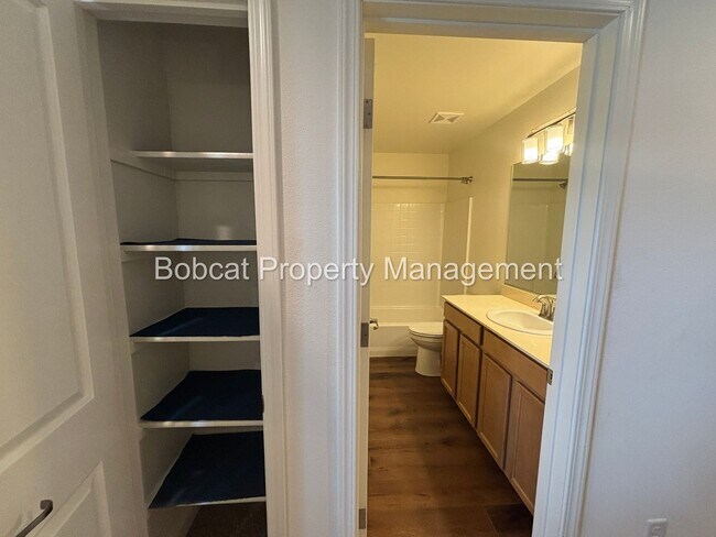 Building Photo - 3 Bed, 2.5 Bath, Townhome Located in Carson City - Mills Landing Community