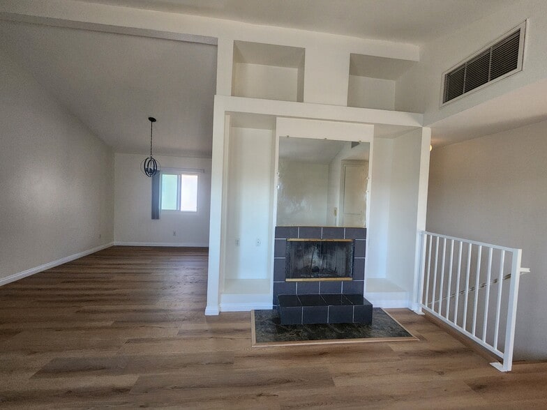 Living to Dining - 625 S Osage Ave