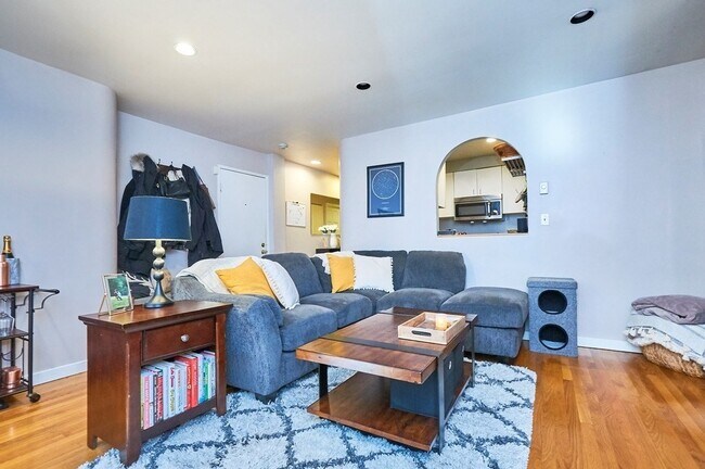 Building Photo - 18 E Springfield St