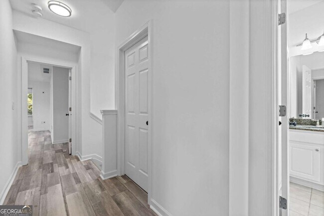 Building Photo - 4228 Laurel Creek Ct SE