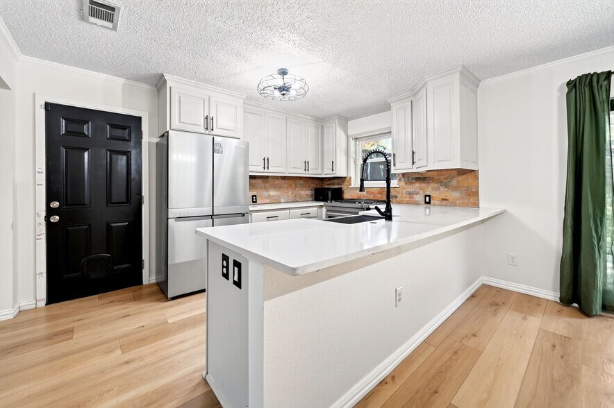 Building Photo - 505 Whittle Way