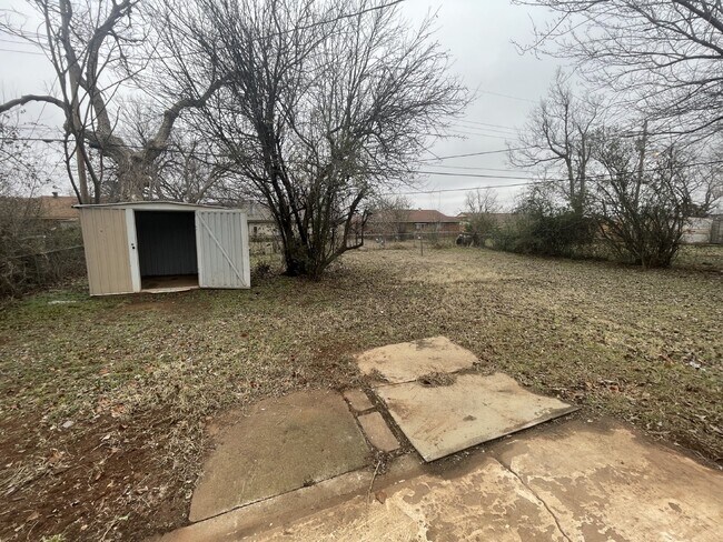 Building Photo - Charming 3-Bed, 1.5-Bath Home in Del City – Spacious Backyard & Garage!