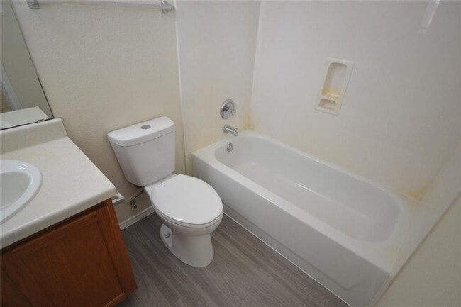 Building Photo - 411 Golden Gate Dr