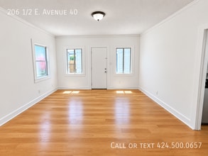Building Photo - 206 1/2 E. Avenue 40-