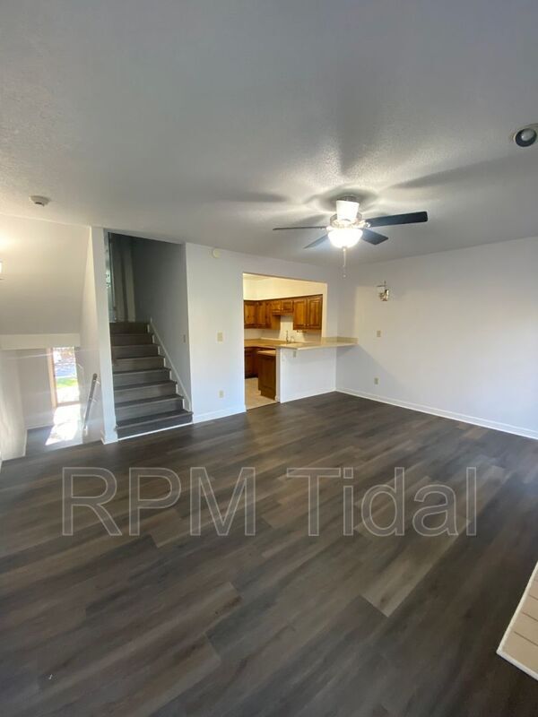 Building Photo - 610 Guy Ln