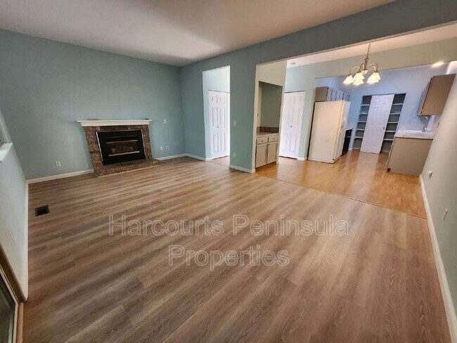 Primary Photo - 13132 Lakeridge Cir NW