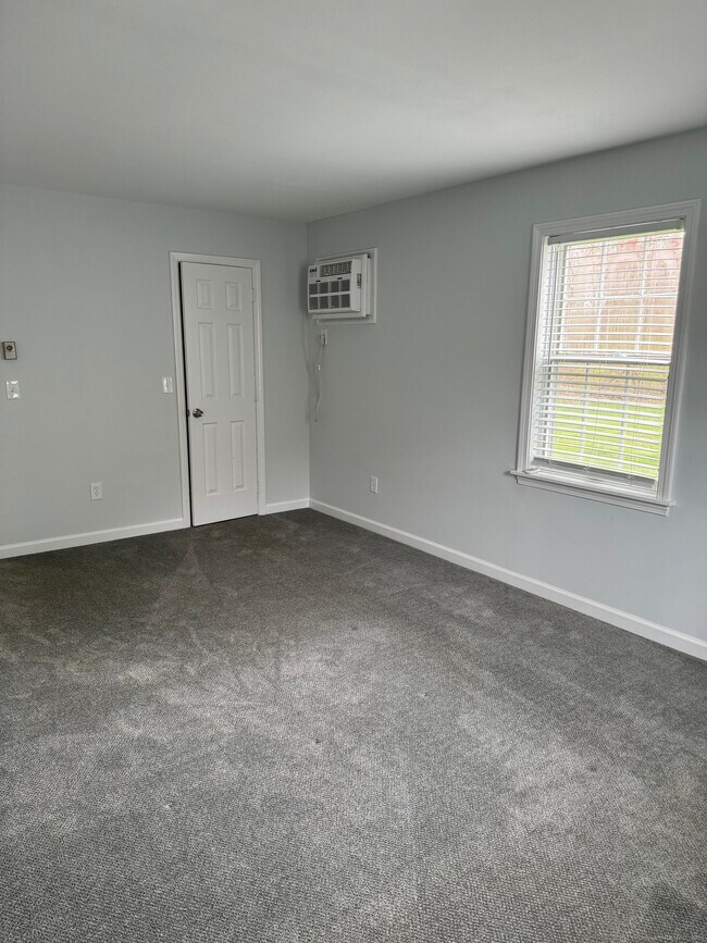 Building Photo - 14 Plymouth Ct