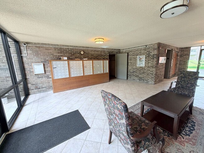 Building Photo - Large 1BR Condo with Patio, Heated Parking, Pool, Sauna & Tennis Courts!