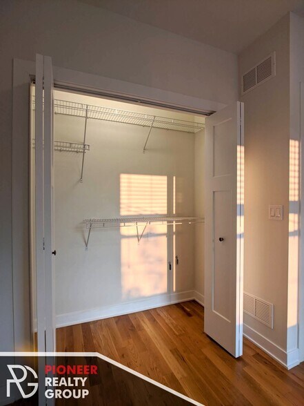 Building Photo - 2211 W Eastwood Ave