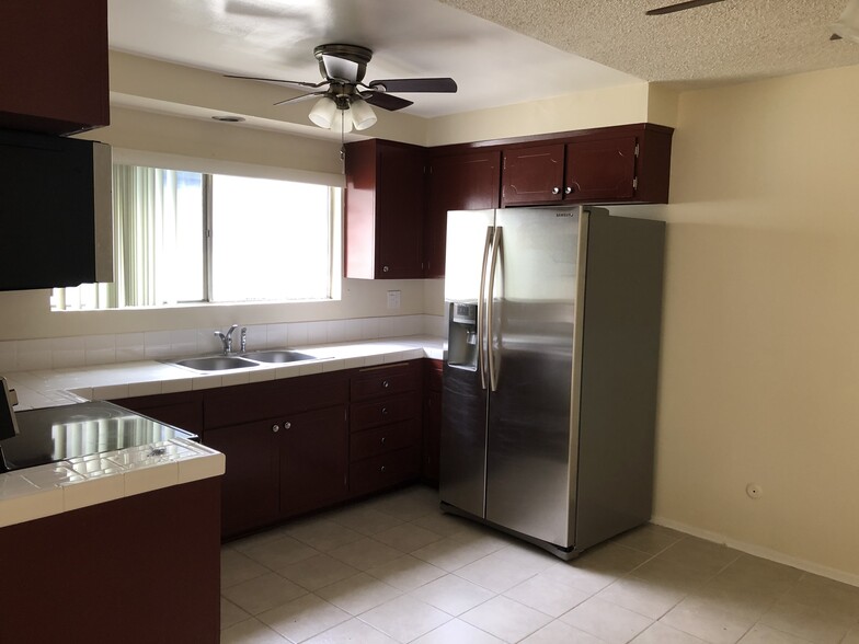 Kitchen - 548 Short St