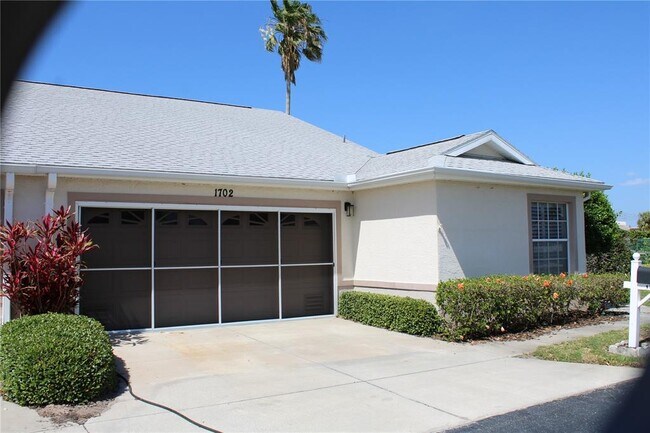 Building Photo - 1702 Fairway Trce