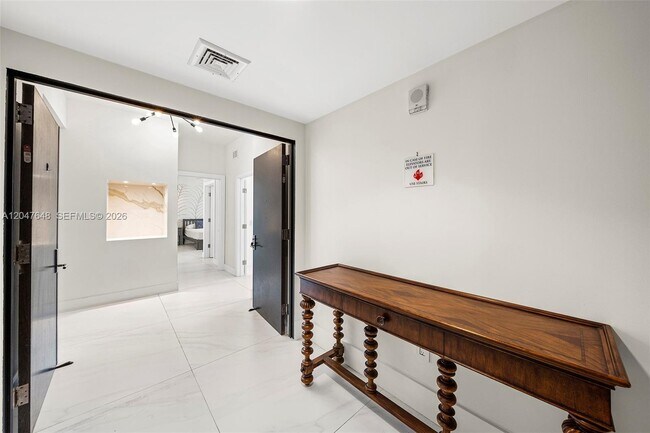 Building Photo - 900 Biscayne Blvd