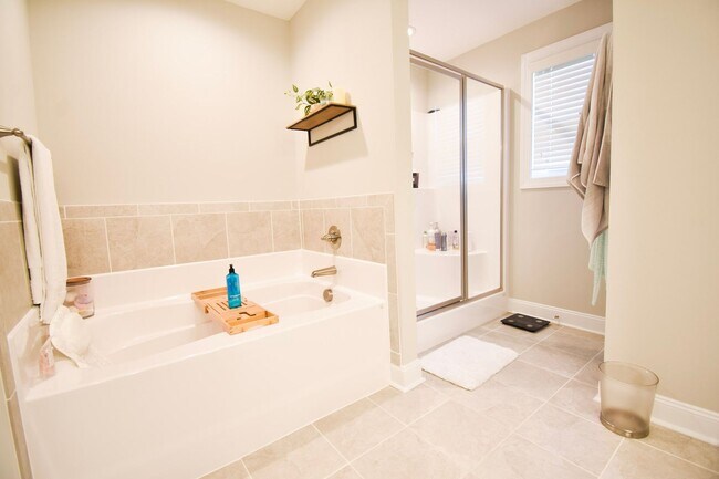 Building Photo - 4 Bedroom 3.5 Bath, No Pets