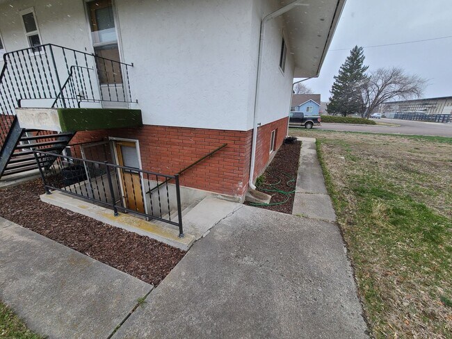 Building Photo - Knowles 4-Plex