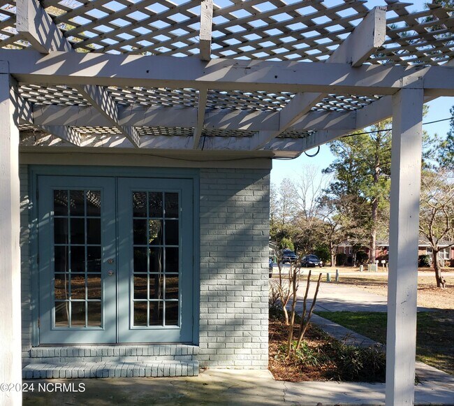 Building Photo - 809 Shakespeare Dr