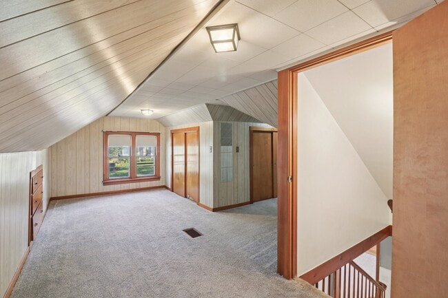 Building Photo - 1514 N Freund Ave