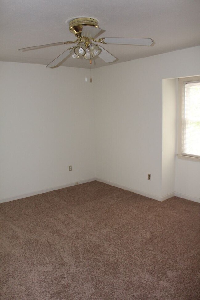 Building Photo - Bright Duplex Minutes Away from Clemson's Campus!