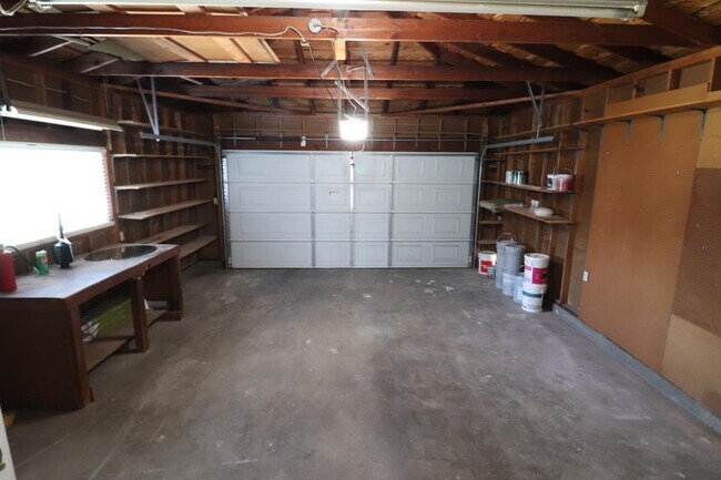 Building Photo - 6347 N Laureen Ave