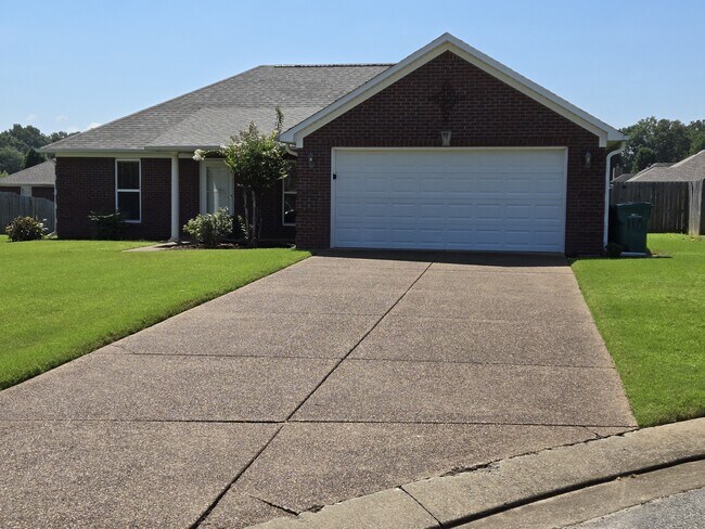 Building Photo - 110 Livingston Cove