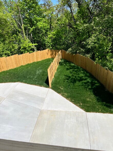 Building Photo - 4002 D St SE