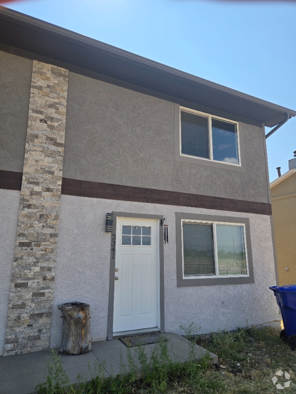 Building Photo - 2341 Shawnee Dr