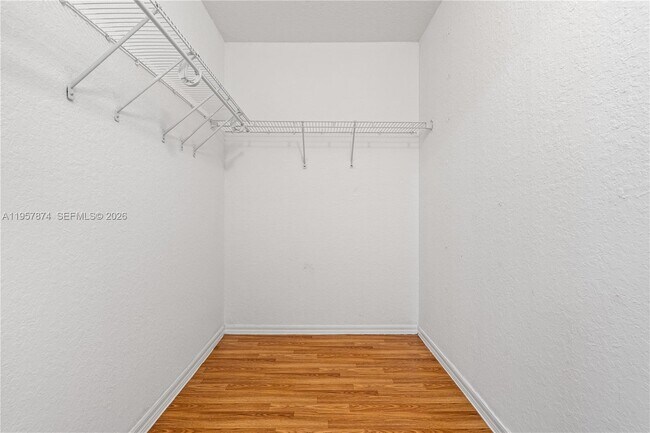 Building Photo - 865 SW 6th Ct