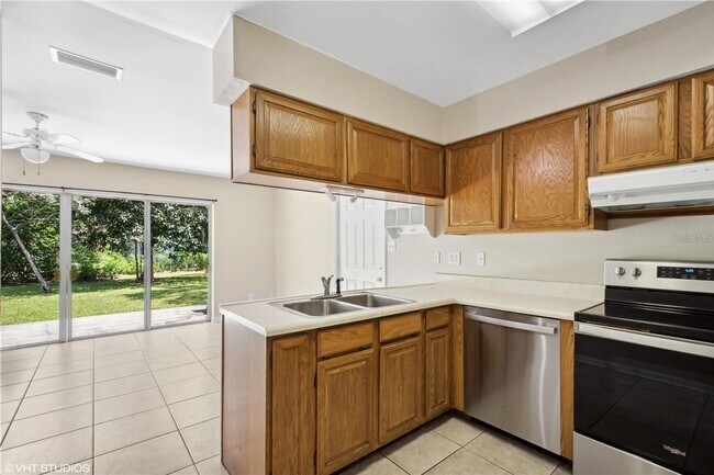 Building Photo - Well Kept Home in Madison Park - SUBLEASE