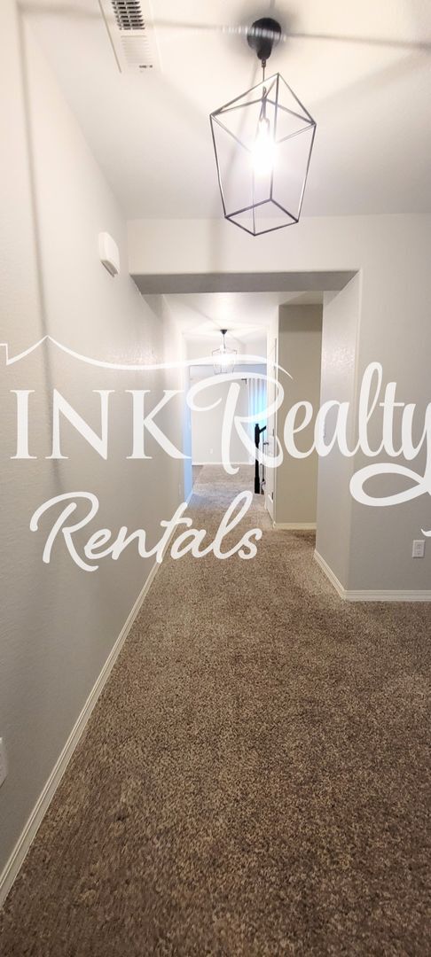 Building Photo - 9527 Desert Lily Cir