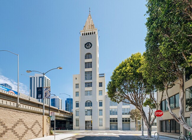 Building Photo - 461 2nd St