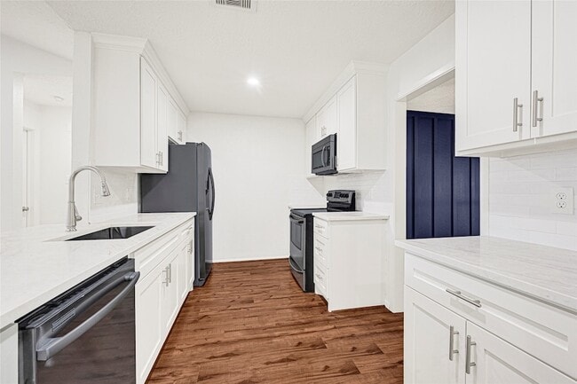 Building Photo - 206 Sweetgum Dr