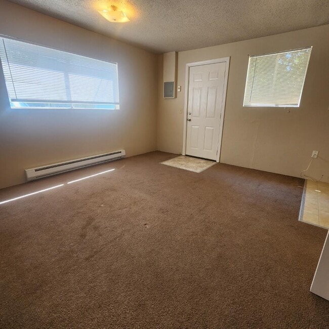 Building Photo - 1260 Pottery Ave