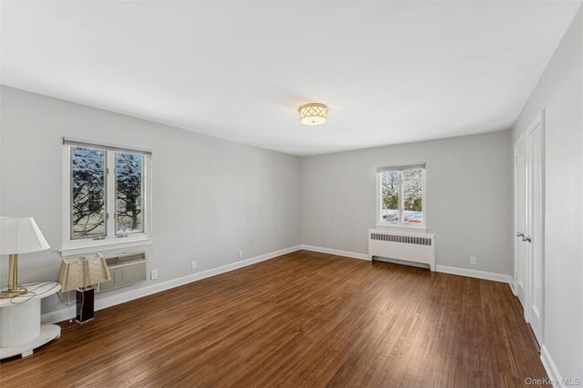 Building Photo - 232 Round Hill Rd