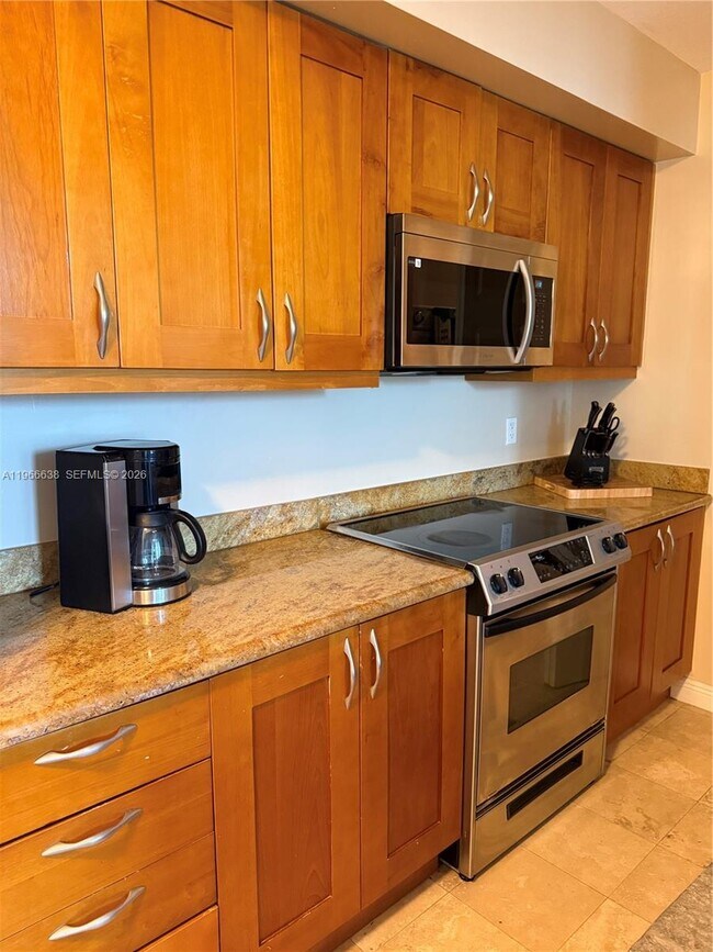 Building Photo - 1755 E Hallandale Beach Blvd