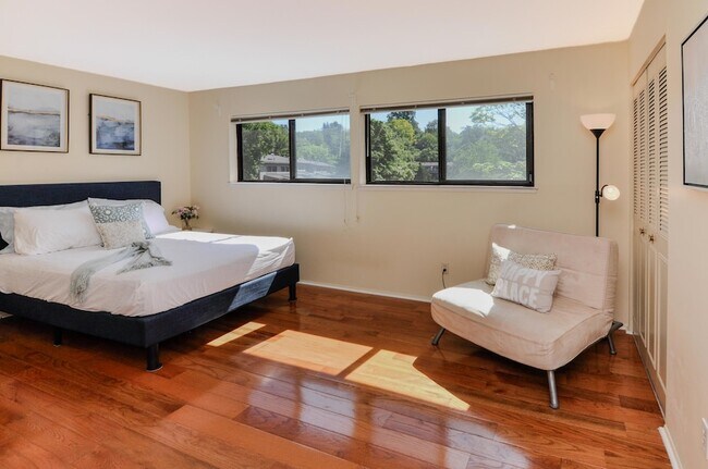 Building Photo - 609 Watersedge Dr