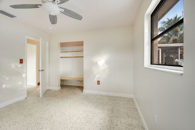 Building Photo - 5 BR/3BA pool home in Merritt Island- NO HOA!