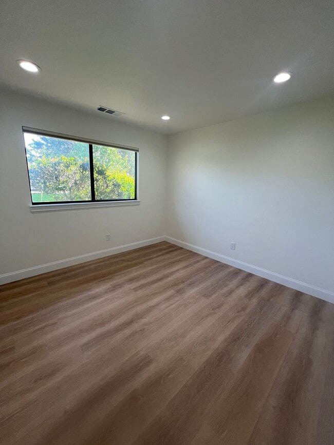 Building Photo - 4177 Villa Dr