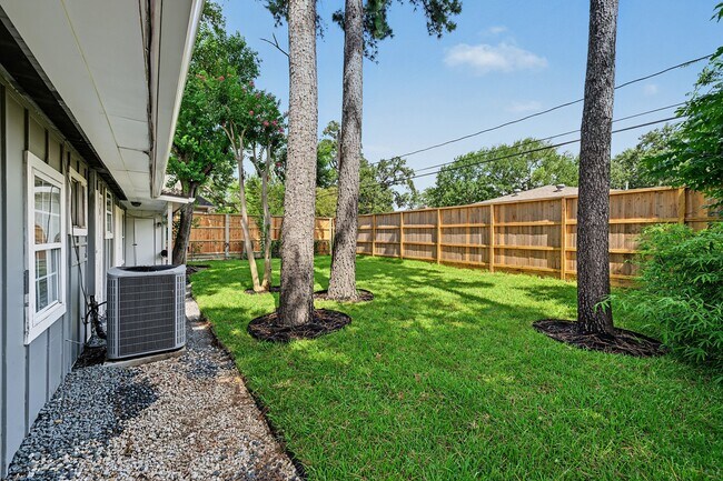 Building Photo - 5202 Nina Lee Ln