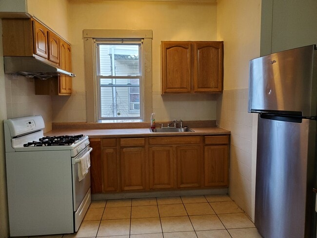 Building Photo - 54 Pinckney St