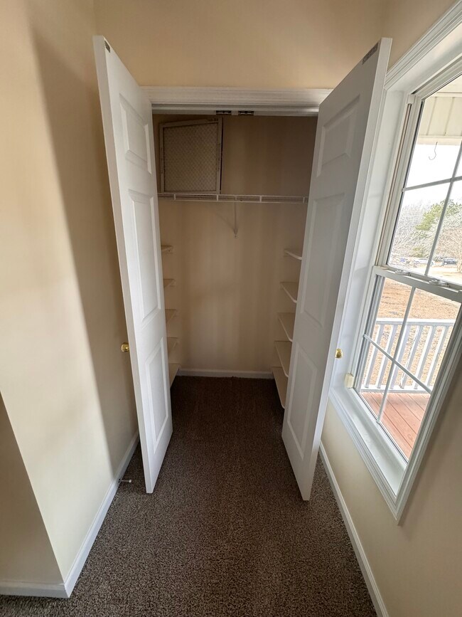 Building Photo - 885 Ridge Rd