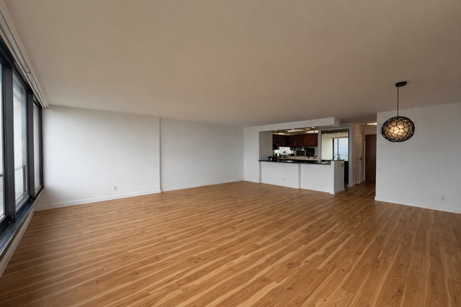 Building Photo - Luxury High-Floor Condo with Panoramic Ocean & Diamond Head Views | 2 Parking | Great Building Am...