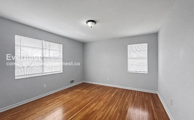 Building Photo - 2 Bed, 2 Bath Home with Garage / Pet-Friendly / Vouchers Accepted / Available Now!